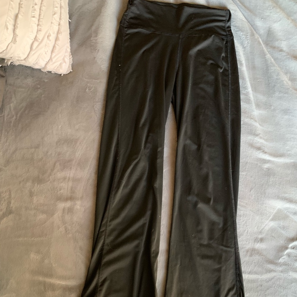 Black flared leg yoga pants